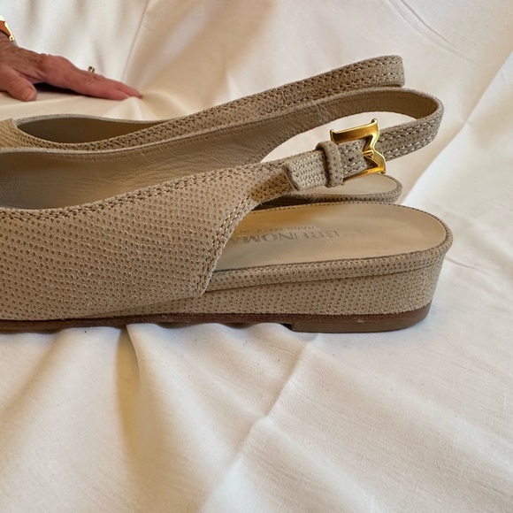 Sling back peep toe sandals. Never worn - Picture 5 of 8